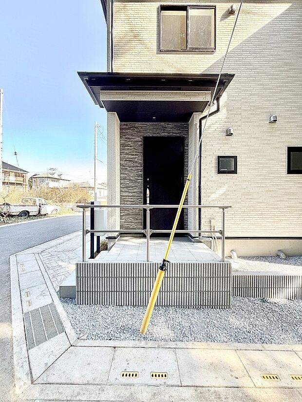 大切な家族、来客を出迎える玄関。