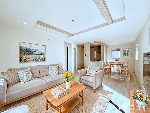 折上天井は立体的な奥行きがあるので、天井が広く見えて開放的な空間を演出できます　※家具はCGです