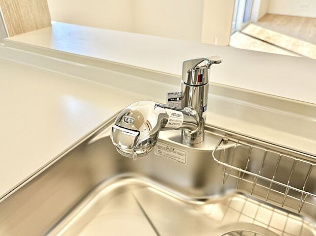 いつでも清潔なおいしいお水を。一つの水栓で水道水と浄水を使い分け。