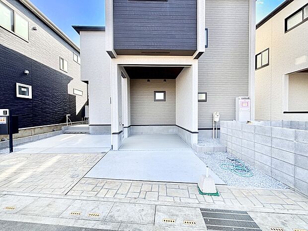 駐車2台可能！急なお客様の駐車に。また、ご家族の自転車スペースとしても大活躍。