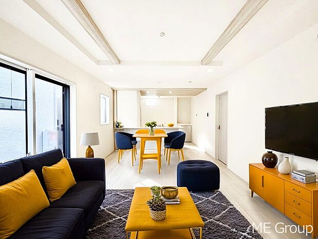 お洒落で開放感がプラスされる折上天井があるリビング　※家具はCGです