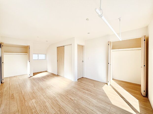 お子さまの成長に合わせて2部屋に分けても利用できます