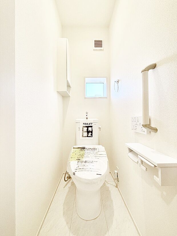 白を基調とした清潔感のある落ち着ける空間 