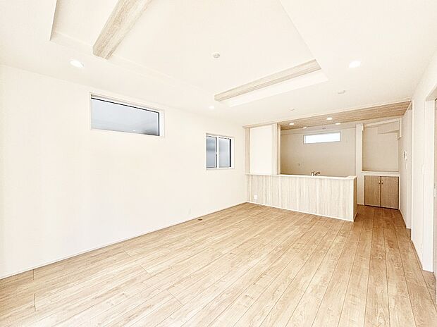 家族の笑顔が自然と生まれてくる、そんな雰囲気のダイニングに仕上がっています。