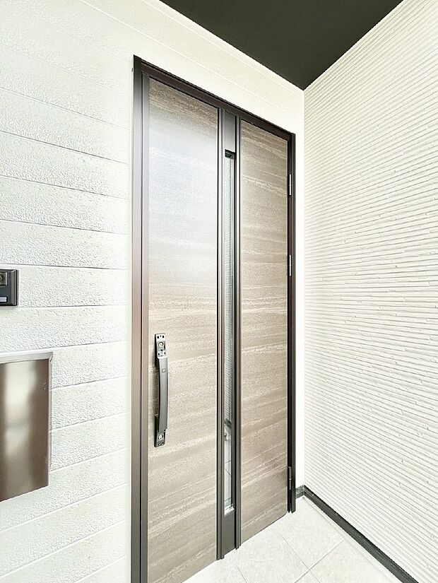 大切な家族、来客を出迎える玄関。