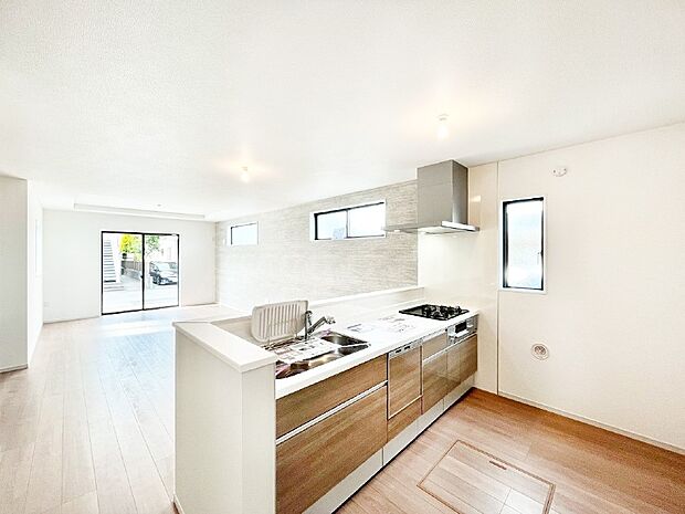 料理をしながらでもご家族との会話を楽しめる対面キッチン