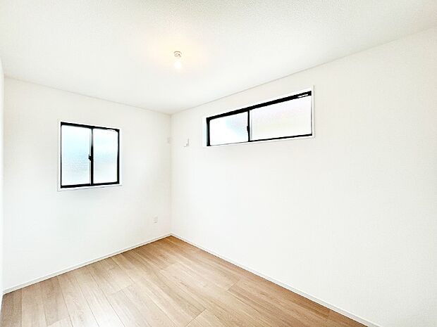 使いやすい形でベットや家具の置き方にも困ることもありません。