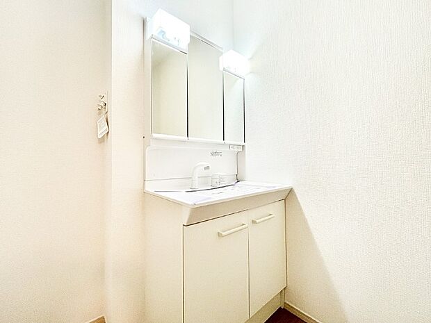 収納力と機能性に優れた洗面化粧台