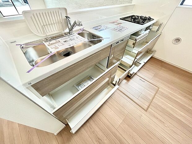 使いやすさを優先したスライド式収納タイプ！