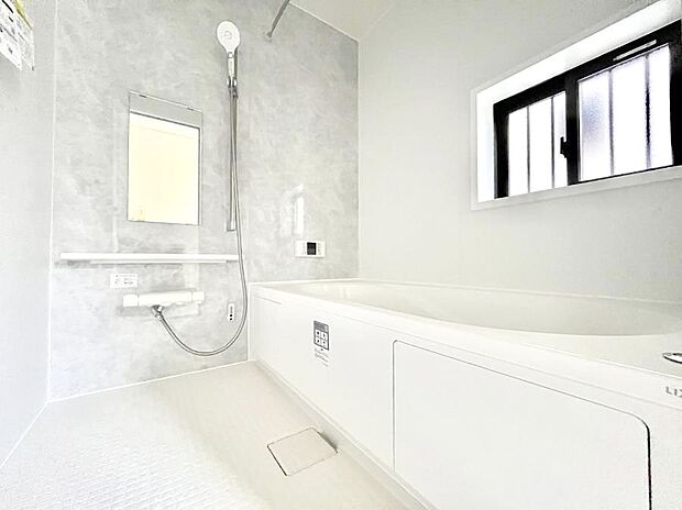 落ち着いた雰囲気でゆっくりお寛ぎいただけるバスルーム