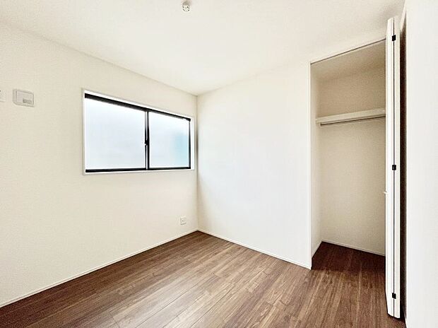 お子さまのお部屋としても!衣類の整理整頓に便利なクローゼット付きの洋室!