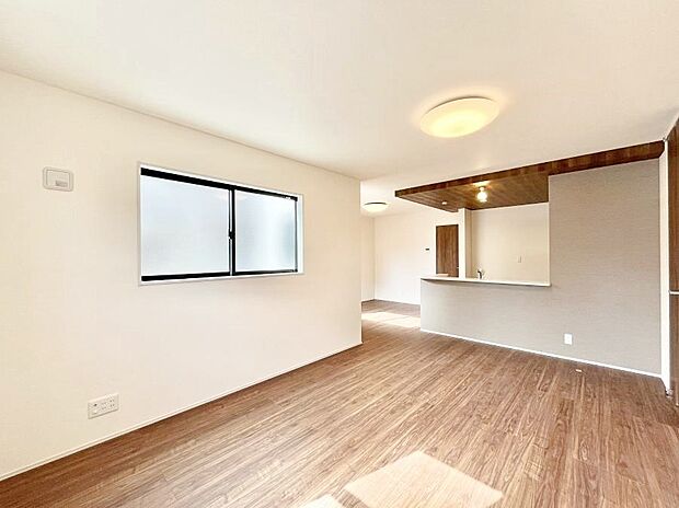 家族の笑顔が自然と生まれてくる、そんな雰囲気のダイニングに仕上がっています。