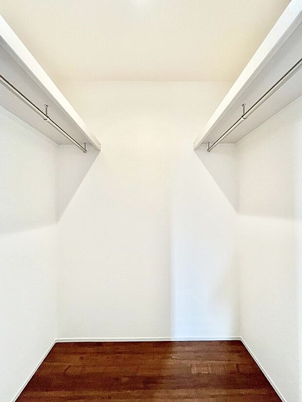 ウォークインクローゼット付きで生活空間を広く利用できます