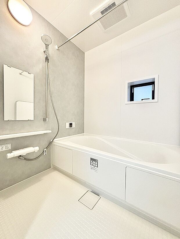 落ち着いた雰囲気でゆっくりお寛ぎいただけるバスルーム