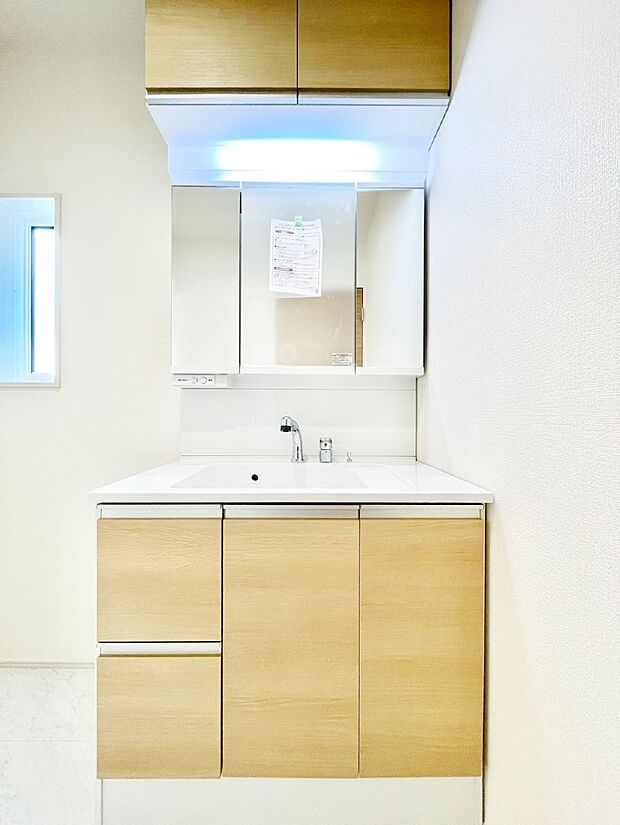 収納力と機能性に優れた洗面化粧台