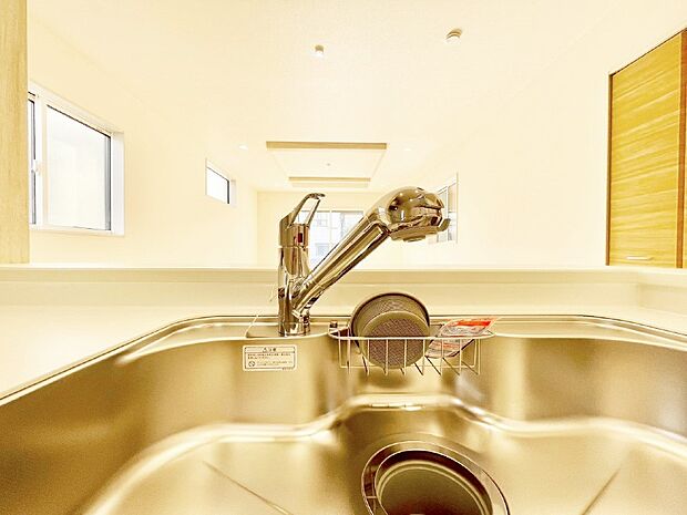 いつでも清潔なおいしいお水を。一つの水栓で水道水と浄水を使い分け。