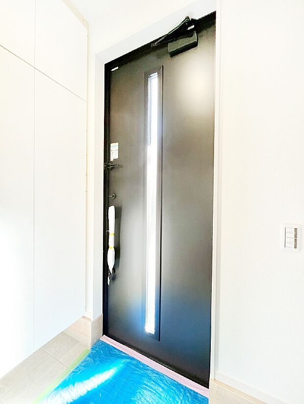 明るい玄関はお客様をお出迎えするのにぴったりです!