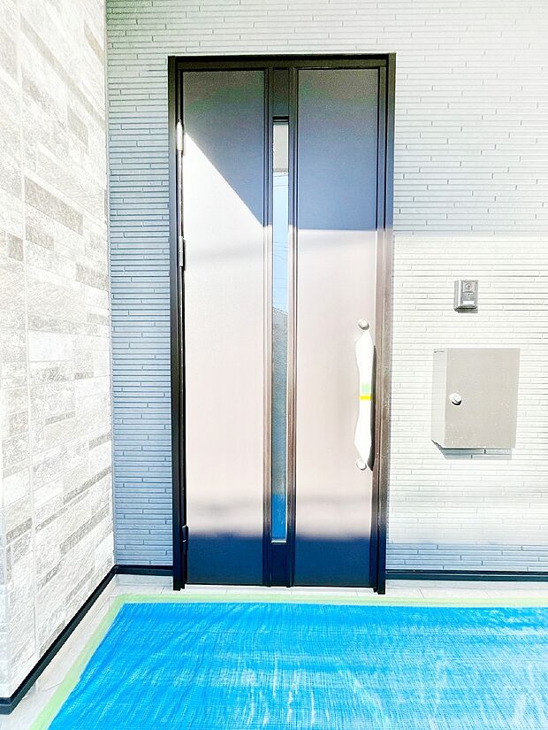 大切な家族、来客を出迎える玄関。