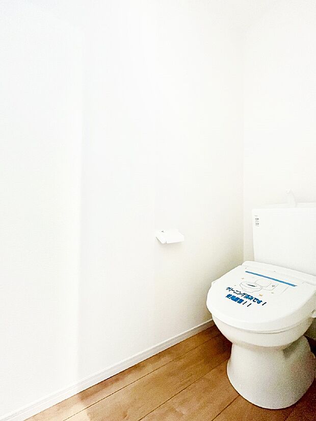 明るく清潔感のあるトイレです。 