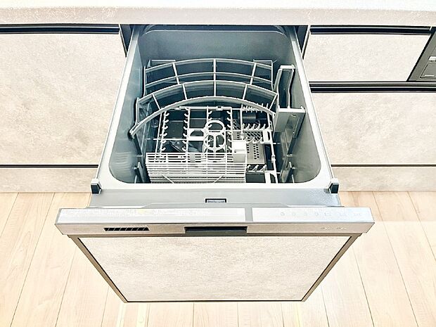 面倒なお片づけは食洗機にお任せ！家事の負担が減って、時間にも気持ちにもゆとりができます。