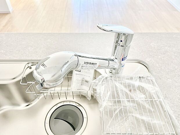 いつでも清潔なおいしいお水を。一つの水栓で水道水と浄水を使い分け。