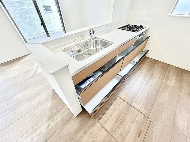 使いやすさを優先したスライド式収納タイプ！