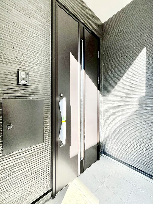 大切な家族、来客を出迎える玄関。