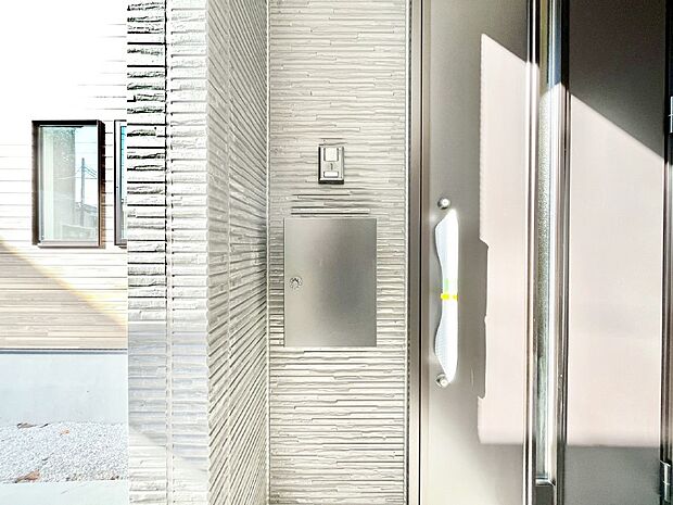 シンプルデザインのポスト。