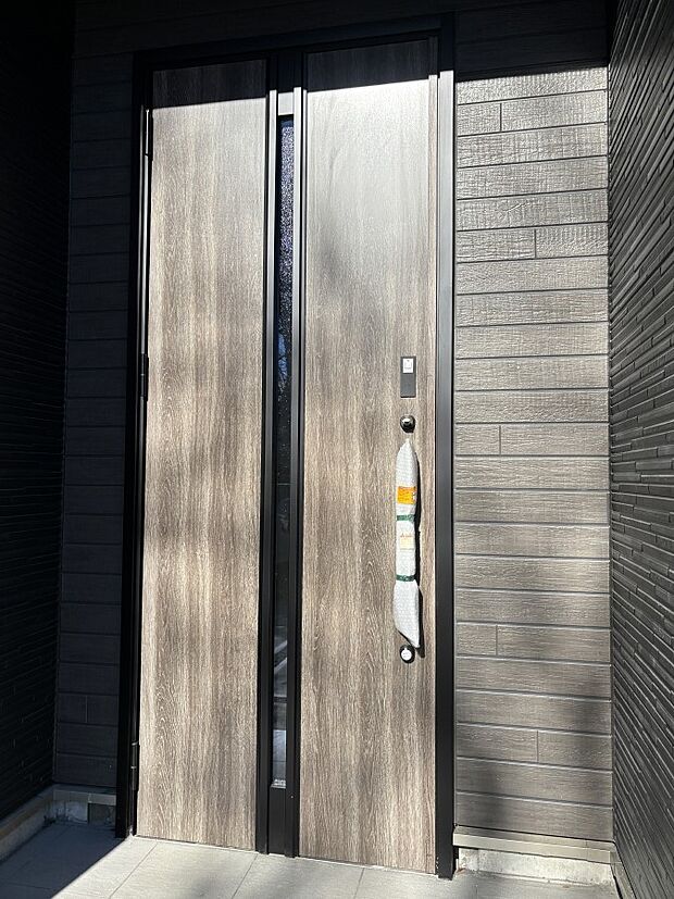 大切な家族、来客を出迎える玄関。