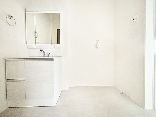 清潔感のある快適空間です。毎日の身支度も気持ち良くお使い頂けます。 