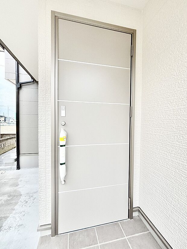 大切な家族、来客を出迎える玄関。