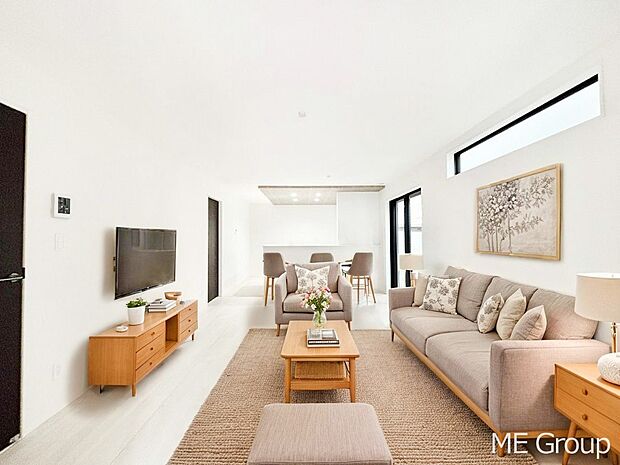 家族の和やかな会話が聞こえてきそう。開放感のあるリビングです。※家具はCGです