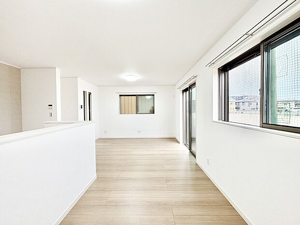 家族団らんの時間も増えそうなくつろぎのリビングダイニング。