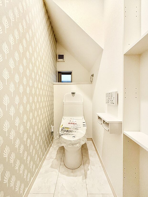 明るく清潔感のあるトイレです。