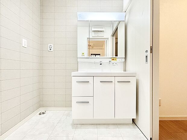 収納力と機能性に優れた洗面化粧台