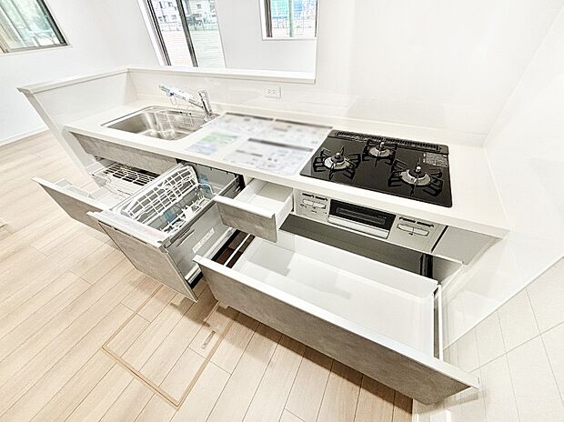 使いやすさを優先したスライド式収納タイプ!