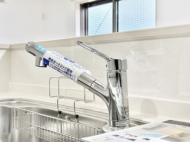 いつでも清潔なおいしいお水を。一つの水栓で水道水と浄水を使い分け。