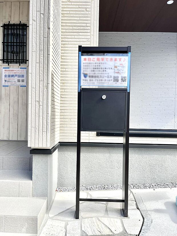 シンプルデザインのポスト。