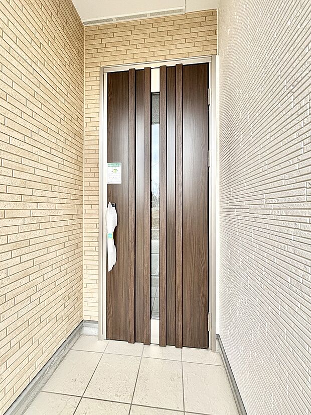 大切な家族、来客を出迎える玄関。