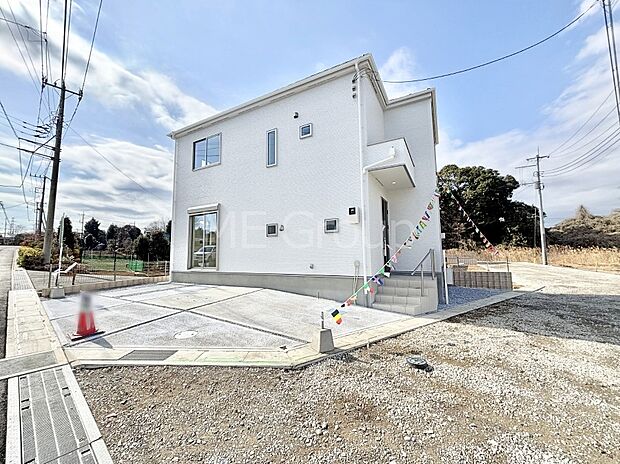 角地なので日当たりも良く、お家が堂々として見えます。