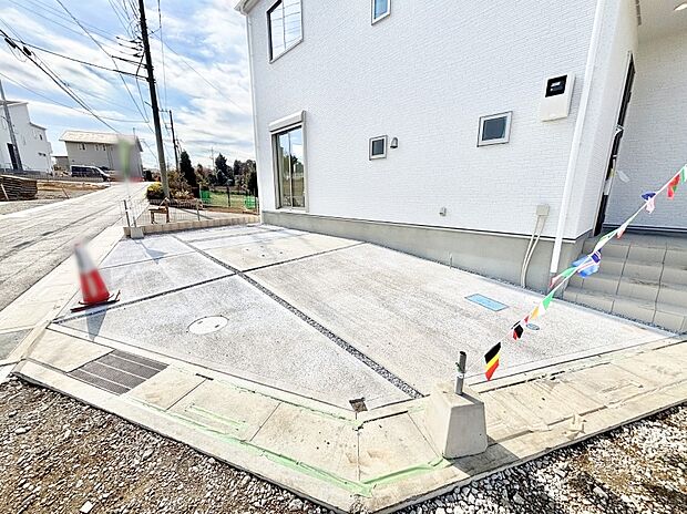 駐車2台可能!急なお客様の駐車に。また、ご家族の自転車スペースとしても大活躍。