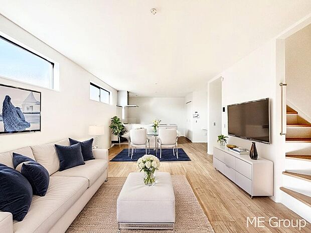 プライバシーも守れる2階リビングは明るく開放感たっぷり ※家具はCGです