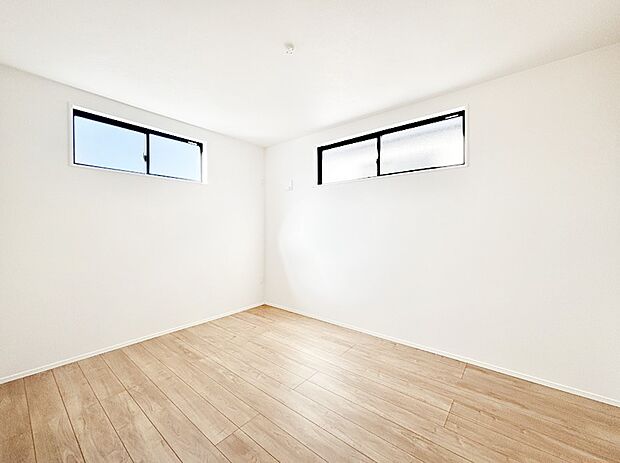 2面採光で気持ちよく自然光が取り入れられるのでお子様のお部屋にもピッタリ