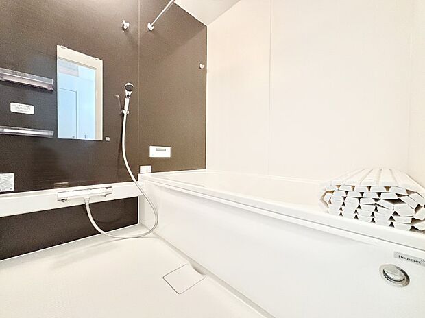 落ち着いた雰囲気でゆっくりお寛ぎいただけるバスルーム。