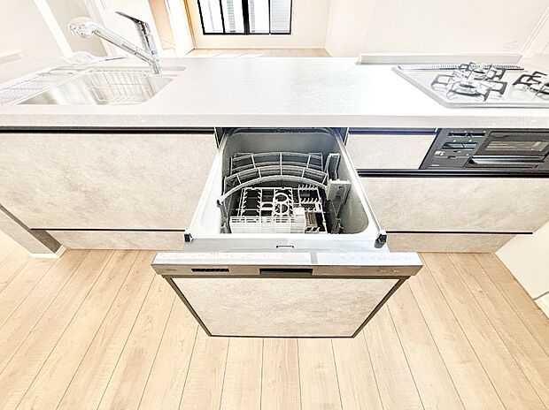 面倒なお片づけは食洗機にお任せ！家事の負担が減って、時間にも気持ちにもゆとりができます。