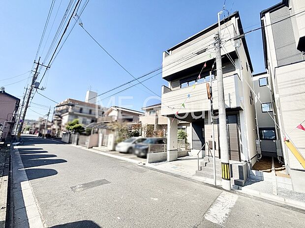 前面道路はきちんと整備されています  