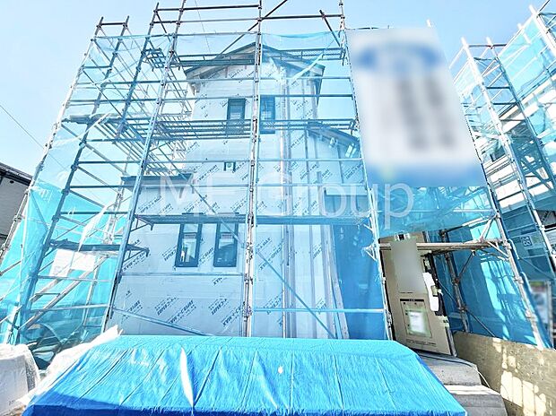 敷地内に駐車スペース2台分(車種による)ございます。