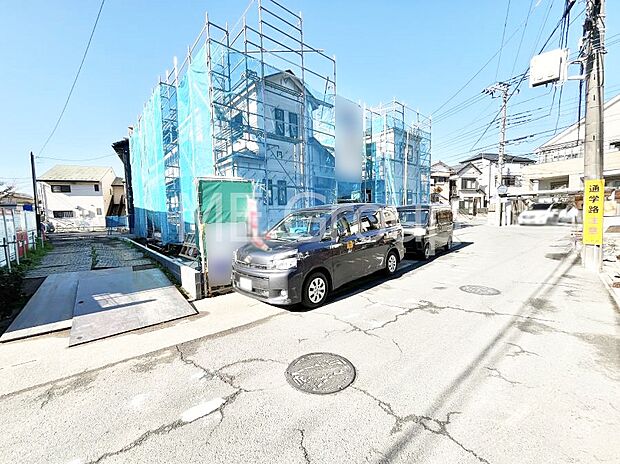 ゆとりある接道で駐車の苦手な方もラクラク