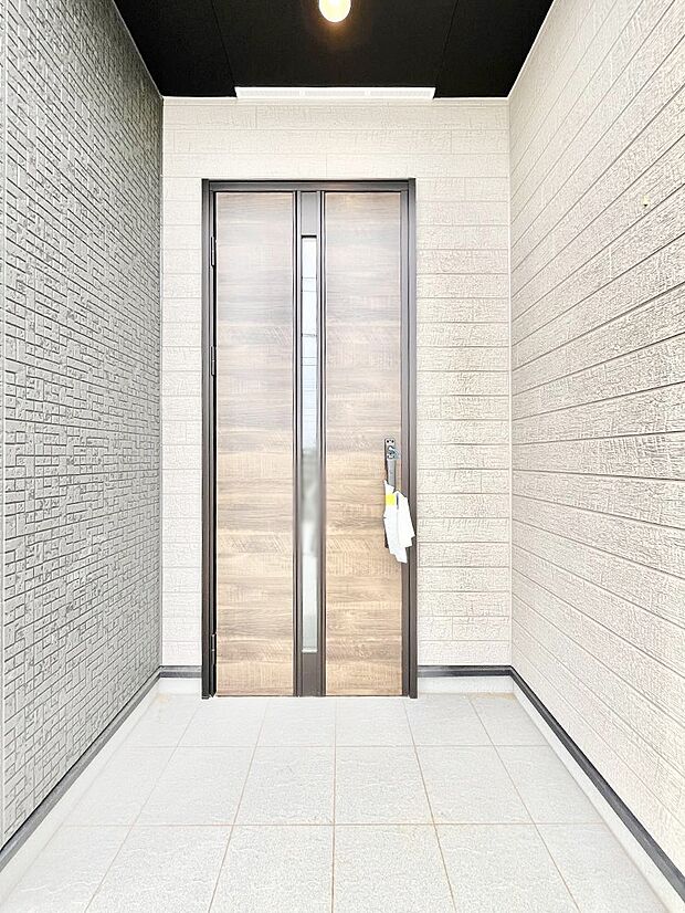 大切な家族、来客を出迎える玄関。