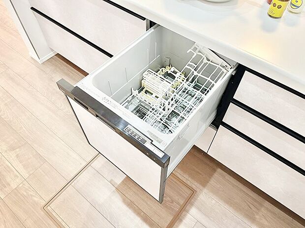 面倒なお片づけは食洗機にお任せ！家事の負担が減って、時間にも気持ちにもゆとりができます。